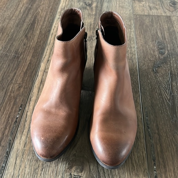 Clark’s Women’s Addiy Zora Leather Booites 1.5” Heel Ankle Boots Brown Size 8.5 - Picture 4 of 15